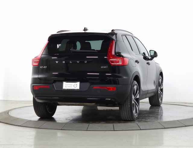 Certified 2024 Volvo XC40 B5 Plus w/ Climate Package AWD/4WD image 10