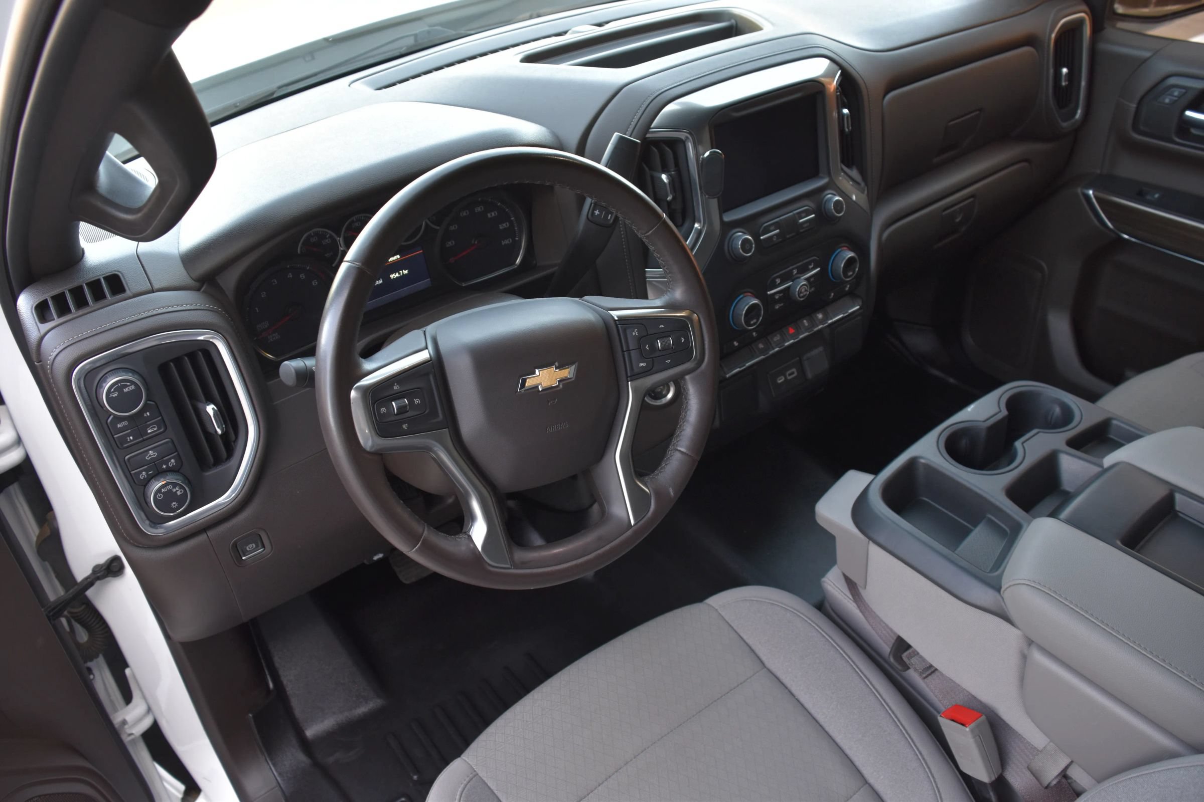 Used 2022 Chevrolet Silverado 1500 LT w/ LPO, Dark Essentials Package AWD/4WD image 17