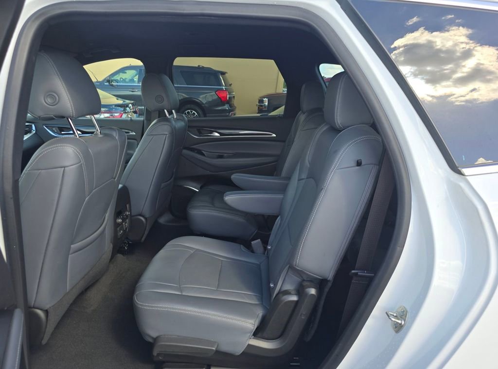 Used 2024 Buick Enclave Premium image 8
