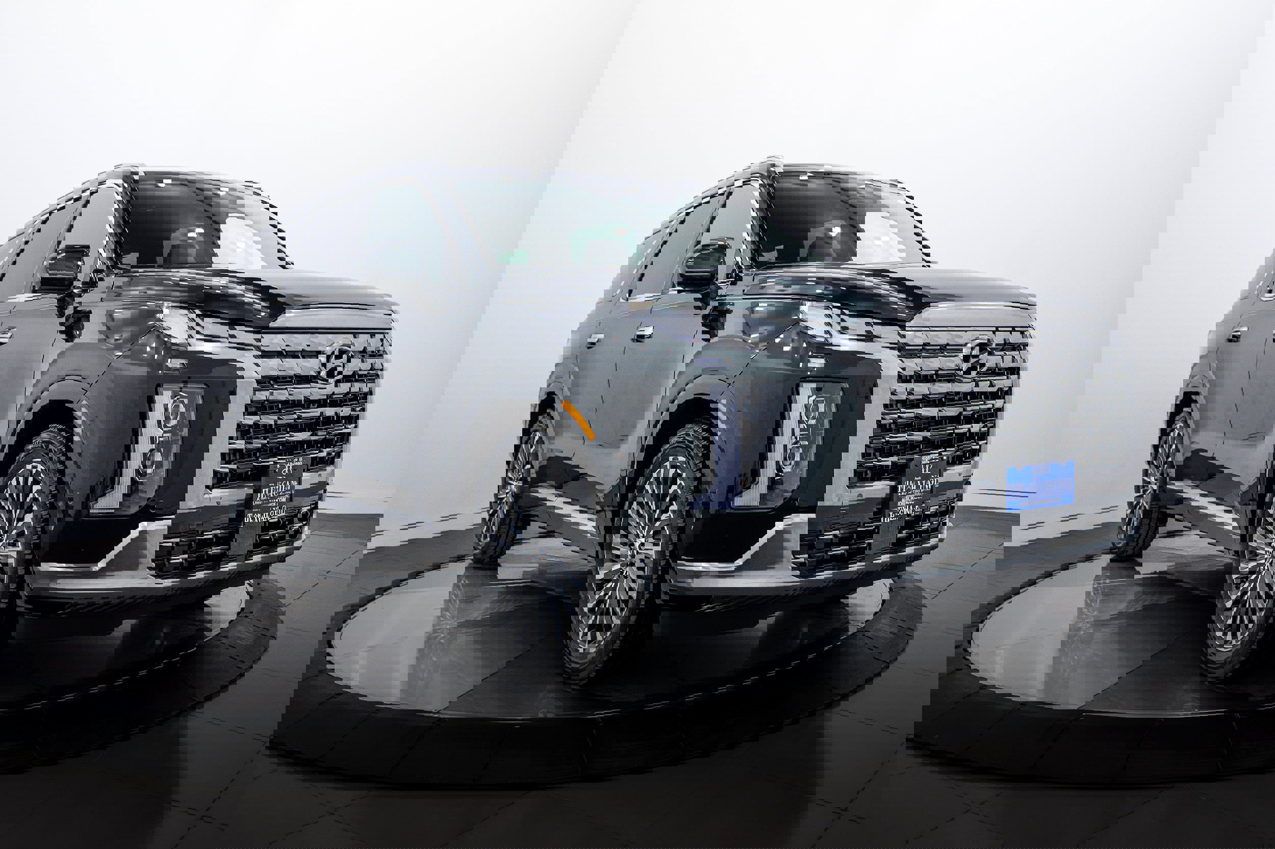 Used 2024 Hyundai Palisade Calligraphy image 2