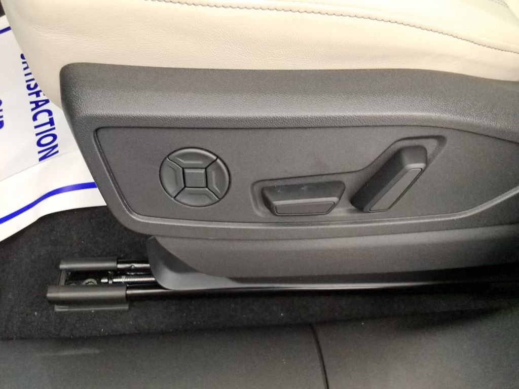 Used 2025 Audi Q5 Premium w/ Convenience Package image 19