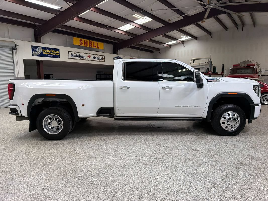 Used 2024 GMC Sierra 3500 Denali w/ Denali Reserve Package AWD/4WD image 9