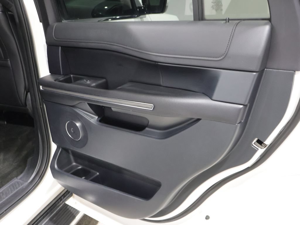 Used 2020 Ford Expedition XLT w/ Equipment Group 202A AWD/4WD image 27