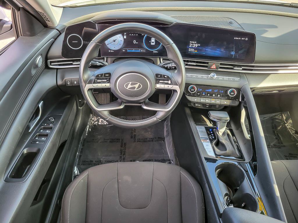 Used 2025 Hyundai Elantra SEL FWD image 14