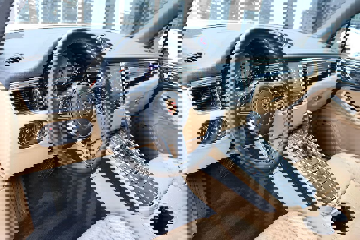 Used 2017 Porsche Macan S image 11