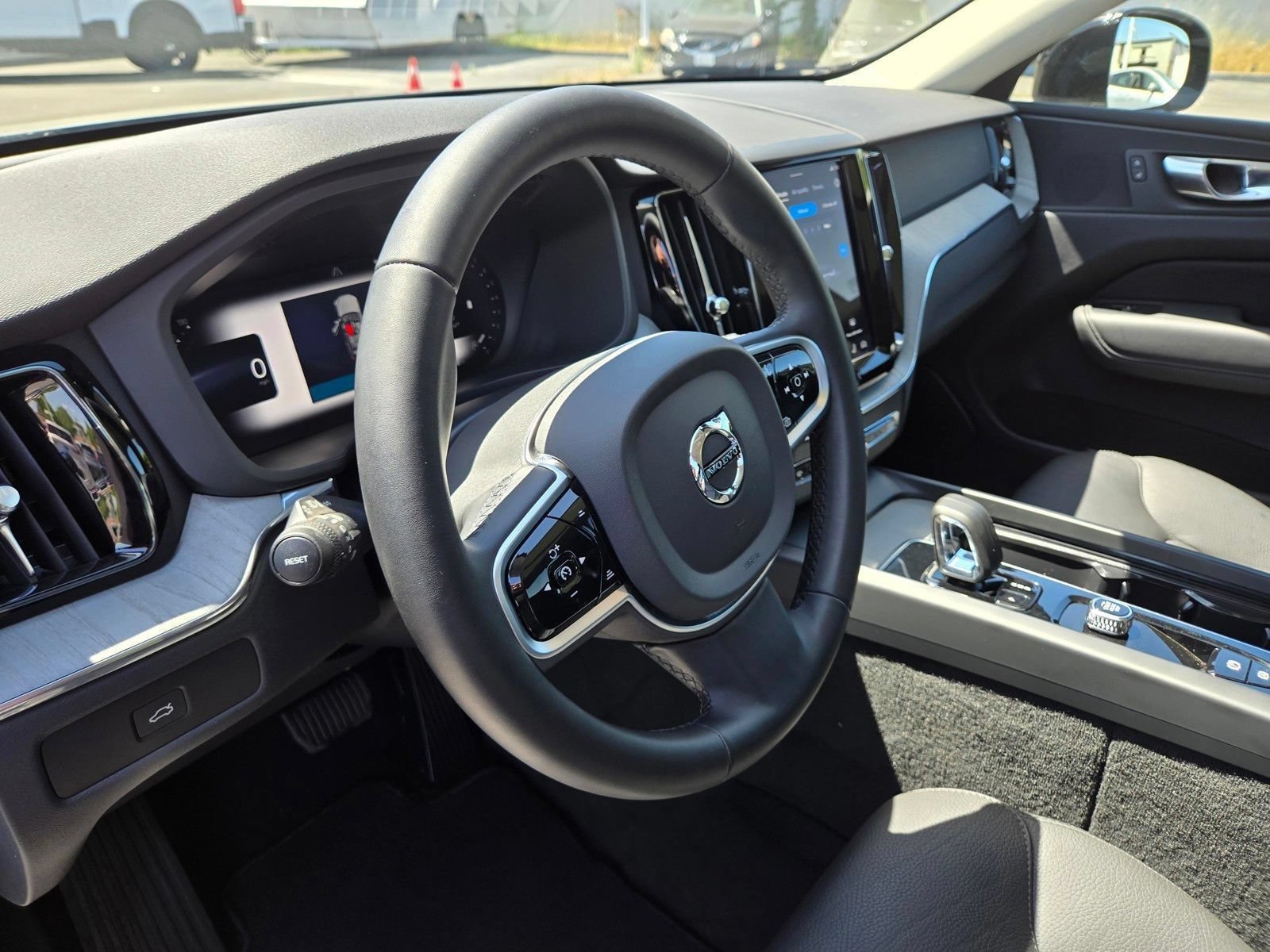 Certified 2025 Volvo XC60 B5 Plus AWD/4WD image 16