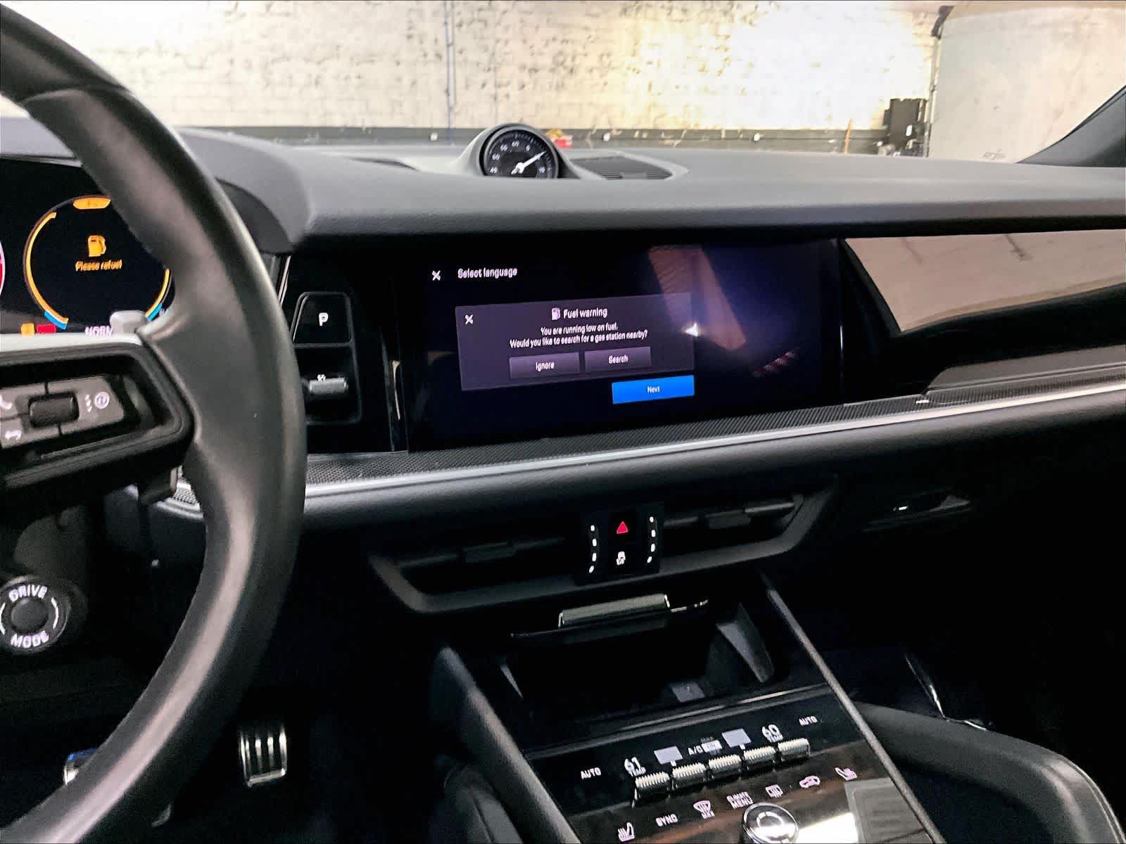 Used 2024 Porsche Cayenne S AWD/4WD image 9