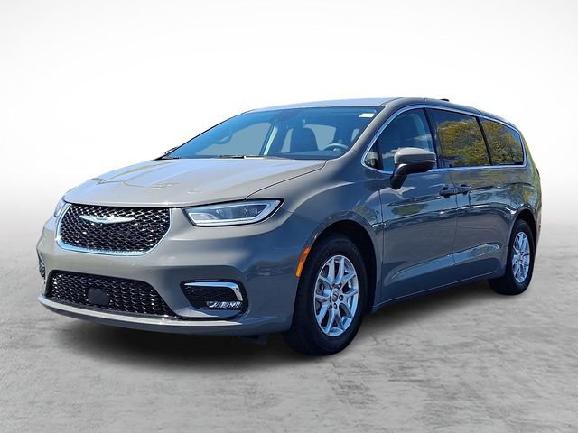 Used 2023 Chrysler Pacifica Touring-L FWD image 3