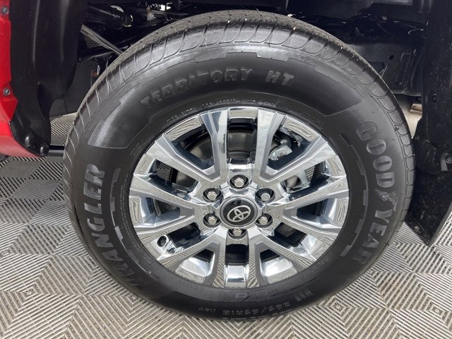 Used 2025 Toyota Tacoma Limited image 9