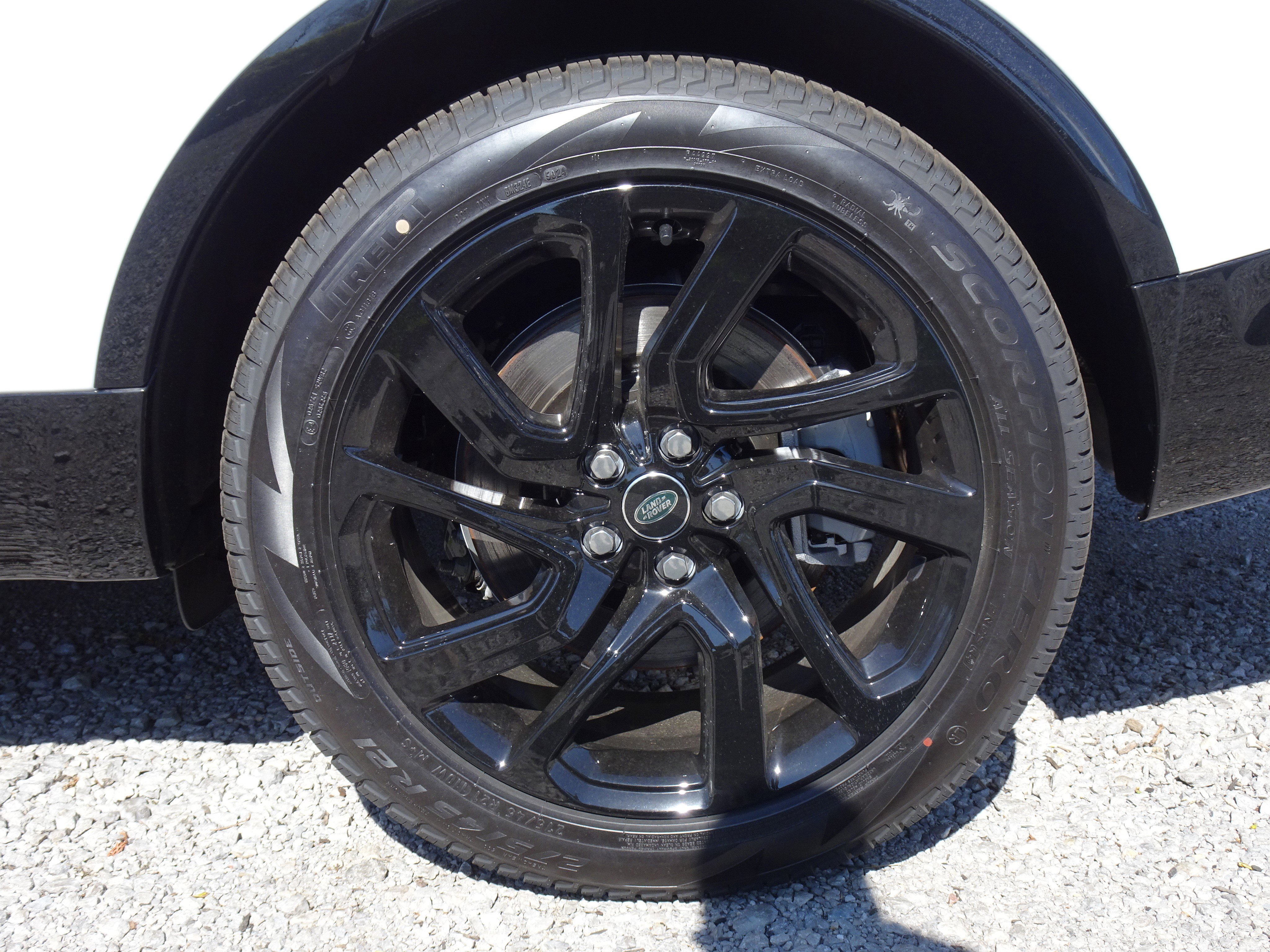 New 2025 Land Rover Discovery Dynamic SE image 6