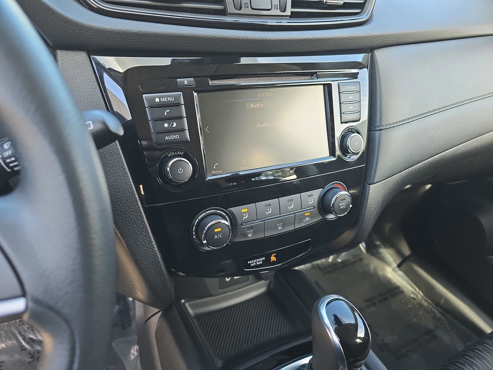 Used 2020 Nissan Rogue S image 23