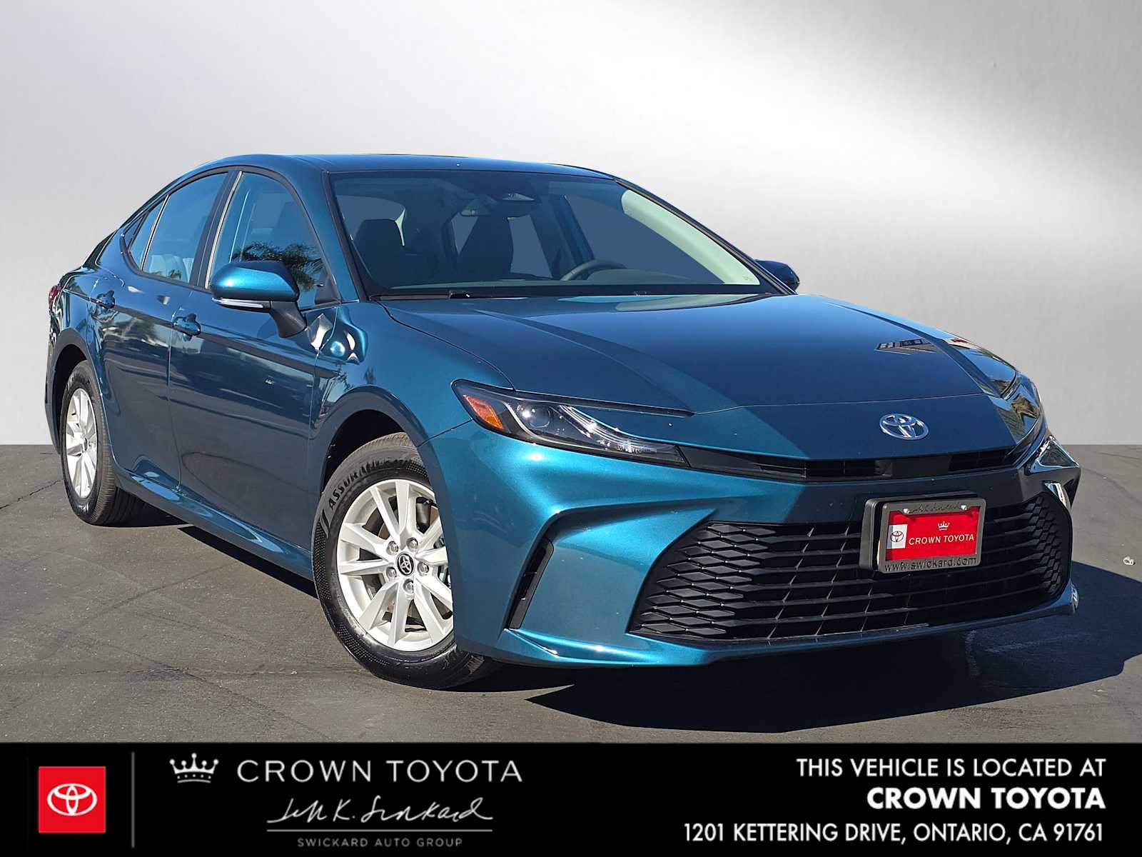 Used 2025 Toyota Camry LE image 1