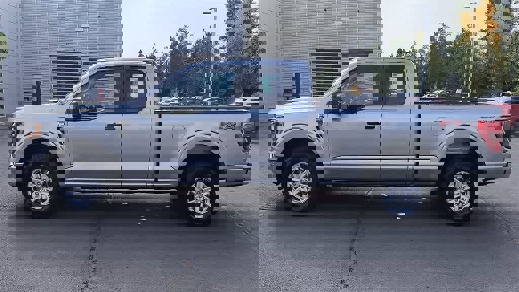 Used 2023 Ford F150 XLT w/ Trailer Tow Package image 5