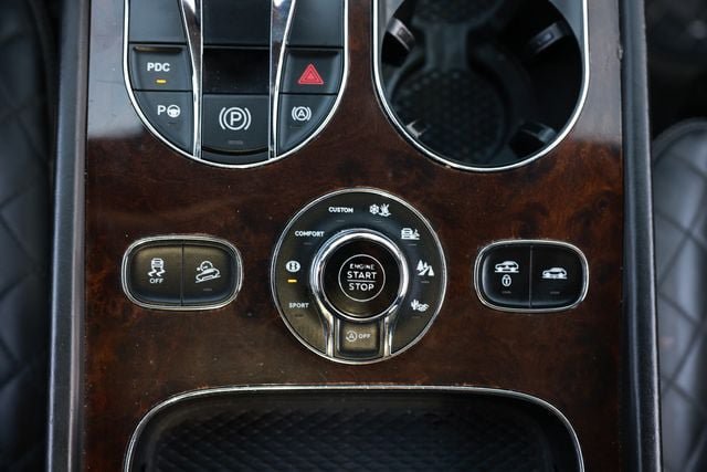 Used 2018 Bentley Bentayga AWD/4WD image 49