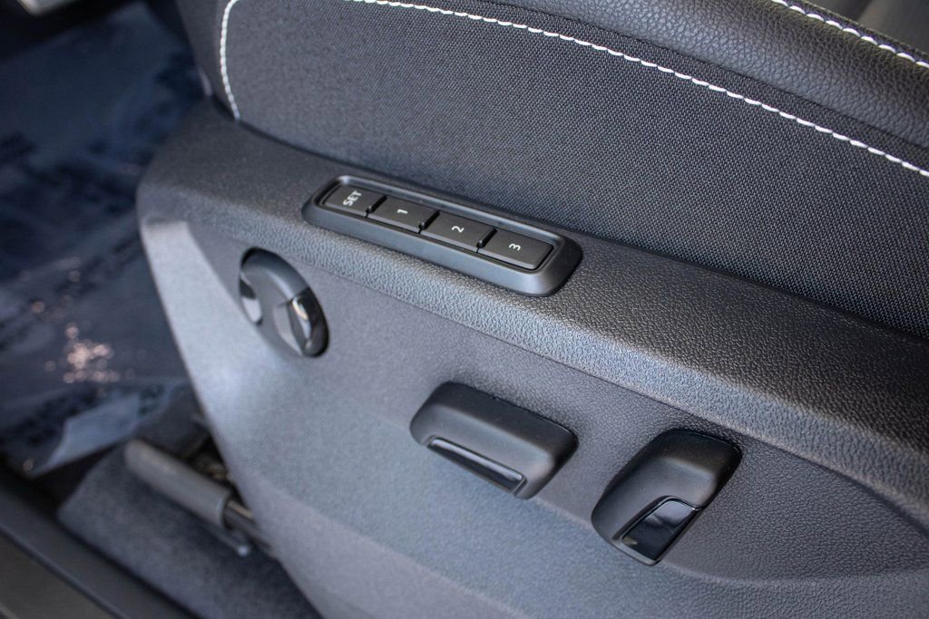 New 2025 Volkswagen Atlas Cross Sport SEL R-Line AWD/4WD image 33