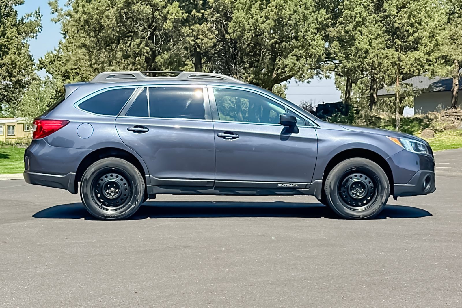 Used 2017 Subaru Outback 2.5i Premium AWD/4WD image 3