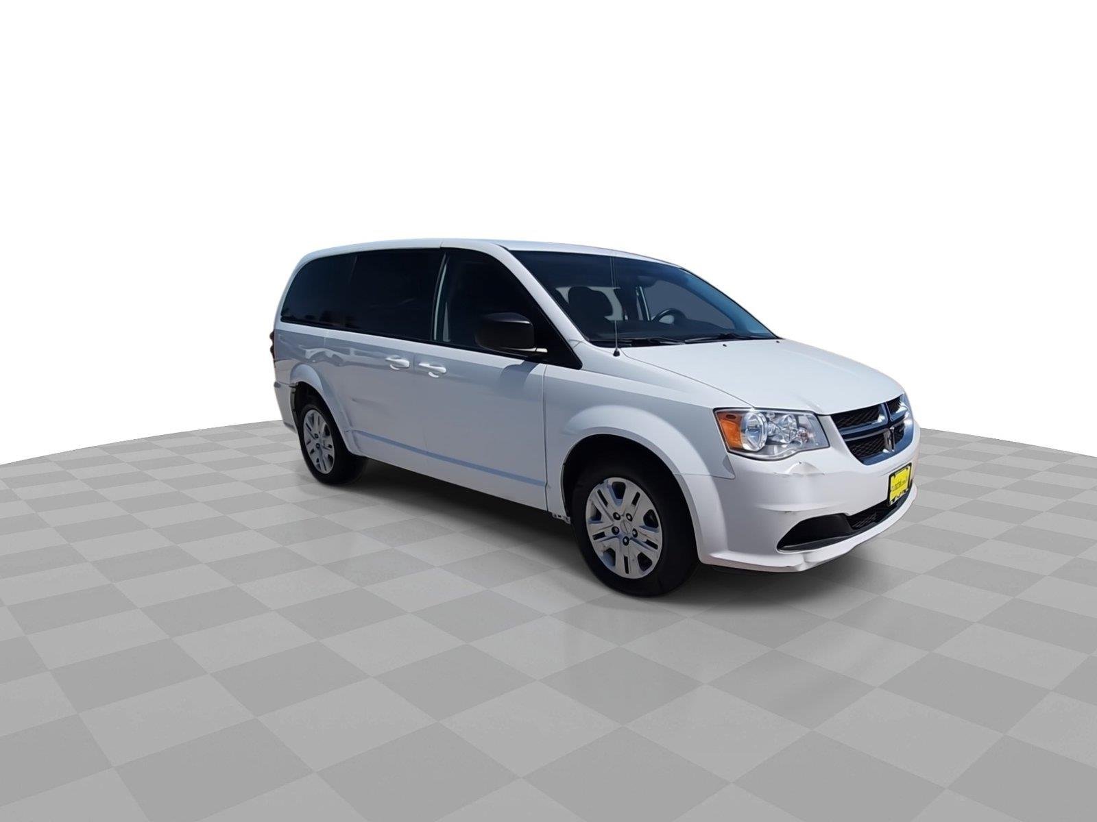 Used 2018 Dodge Grand Caravan SE FWD image 2