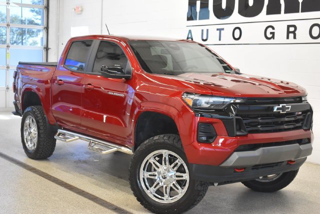 Used 2023 Chevrolet Colorado Z71 w/ Z71 Convenience Package 2