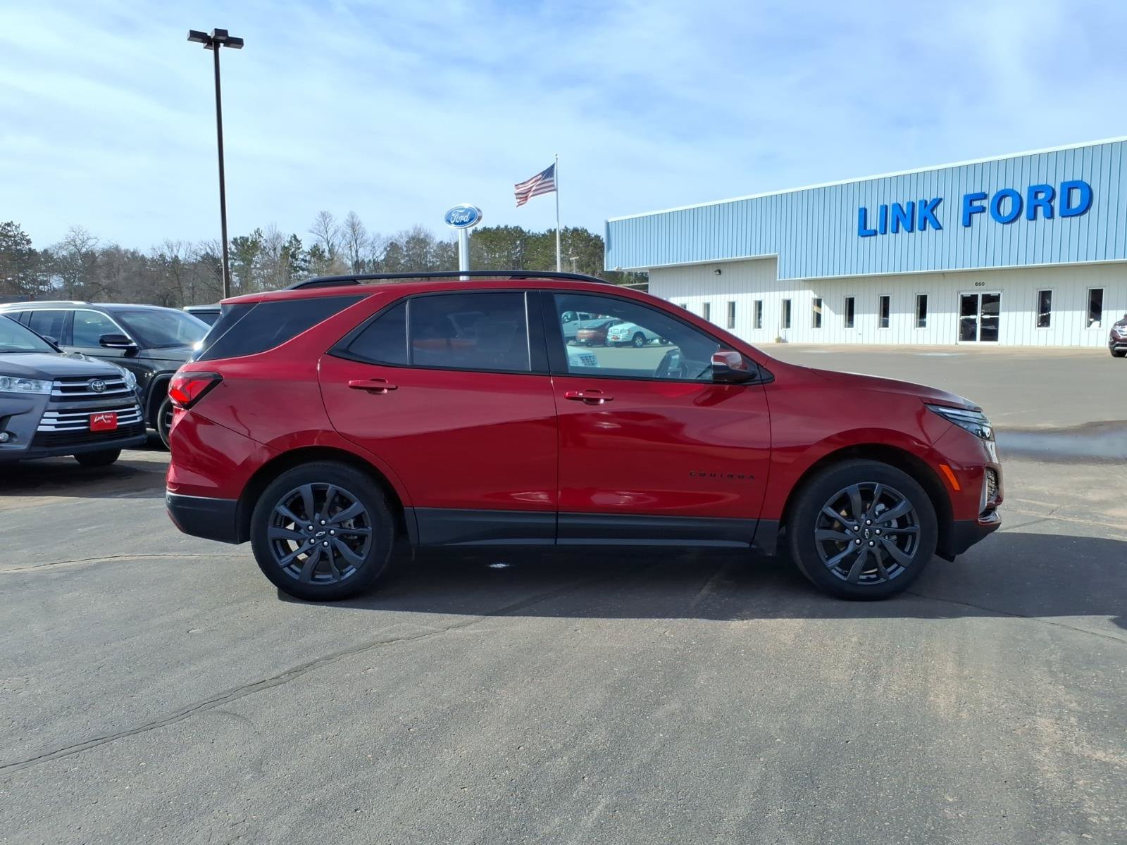 Used 2023 Chevrolet Equinox RS w/ RS Leather Package AWD/4WD image 7