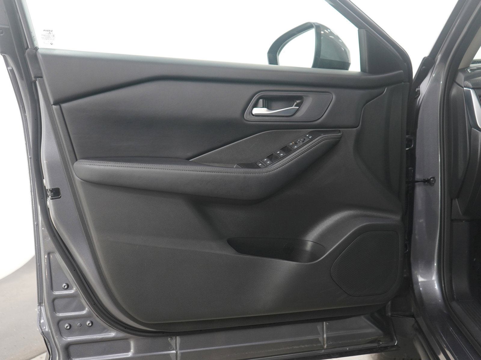 Used 2025 Nissan Rogue SV image 20