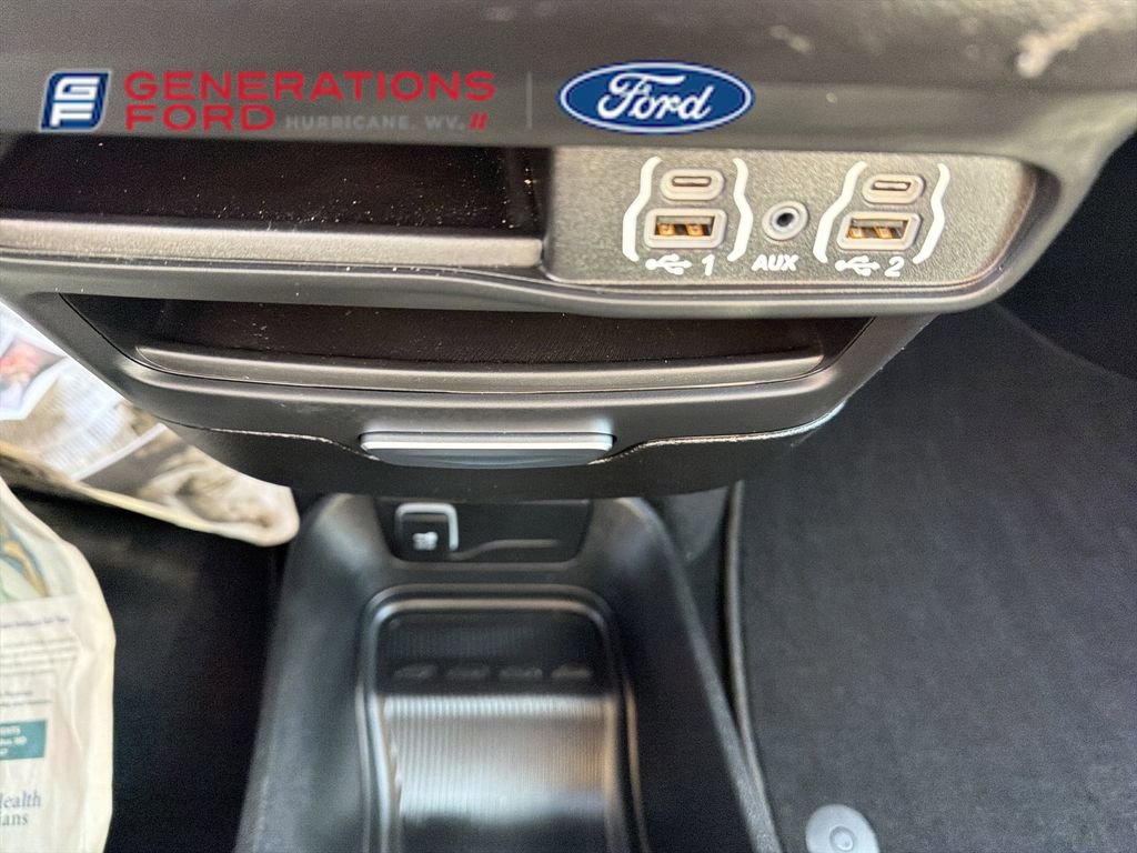 Used 2025 Chrysler Voyager LX FWD image 21