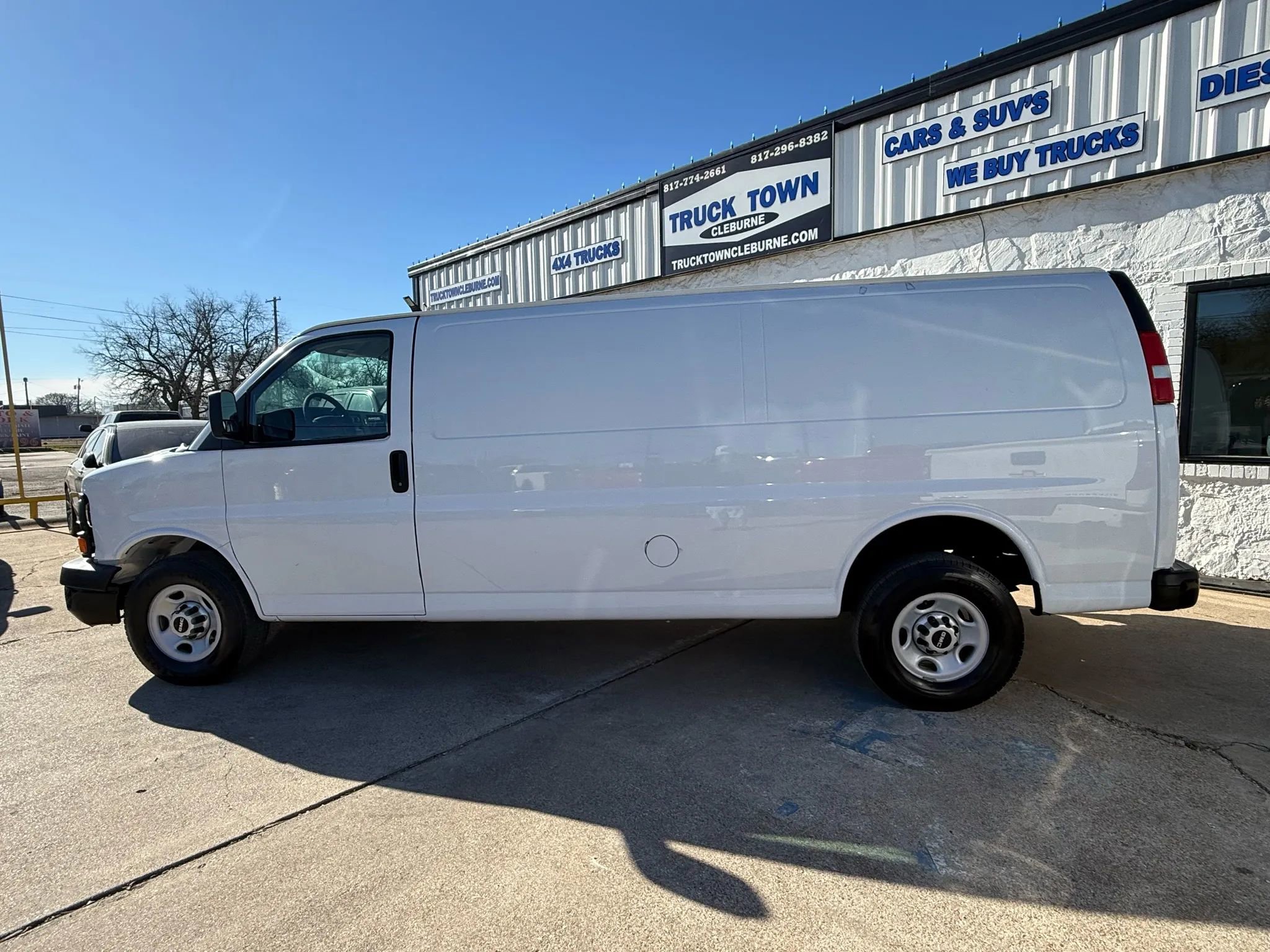 Used 2012 GMC Savana 2500 Extended RWD image 2