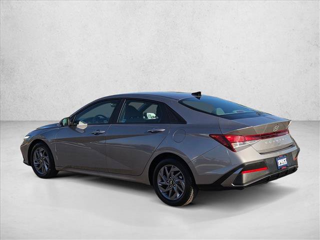 Used 2024 Hyundai Elantra SEL FWD image 8