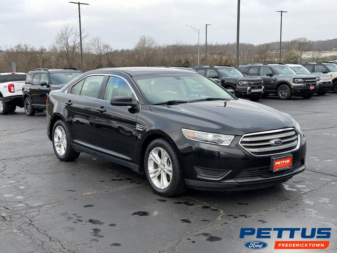 Used 2016 Ford Taurus SE FWD image 1