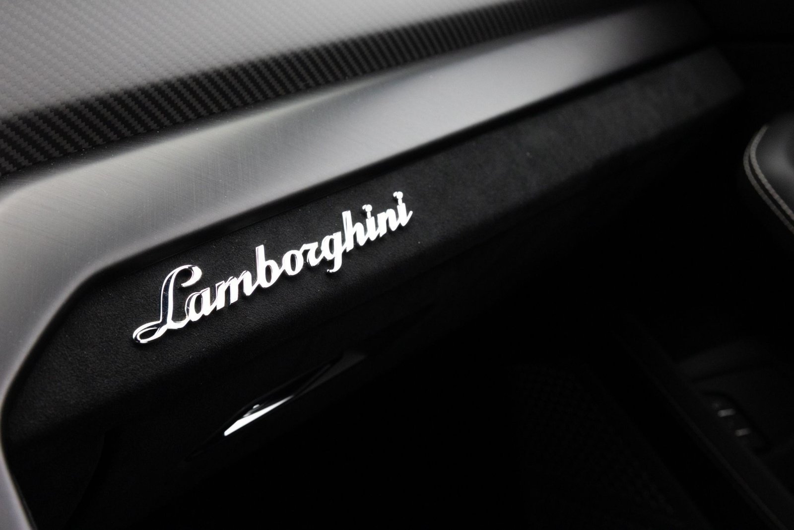 Used 2023 Lamborghini Urus Performante AWD/4WD image 24
