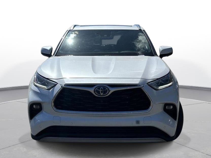 Used 2024 Toyota Highlander Platinum image 3