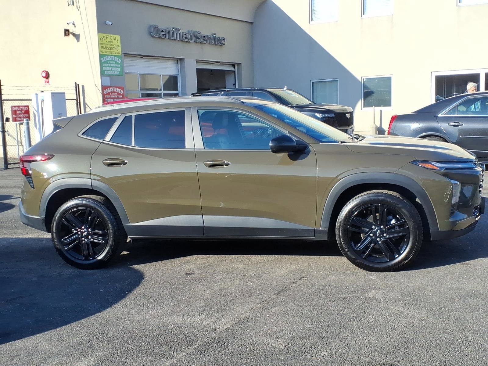 Used 2024 Chevrolet Trax ACTIV w/ Sunroof Package FWD image 4