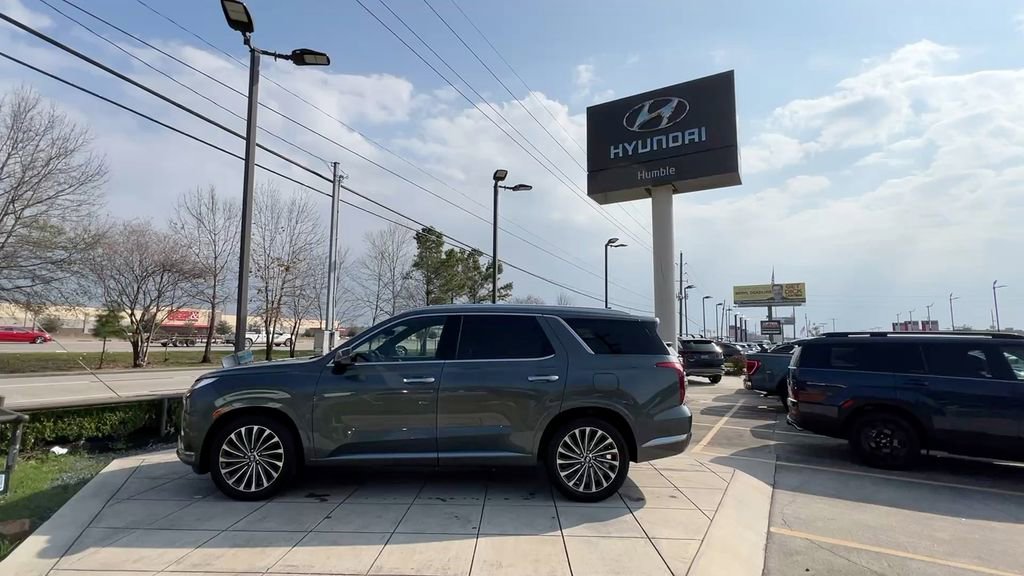 Used 2024 Hyundai Palisade Calligraphy image 3