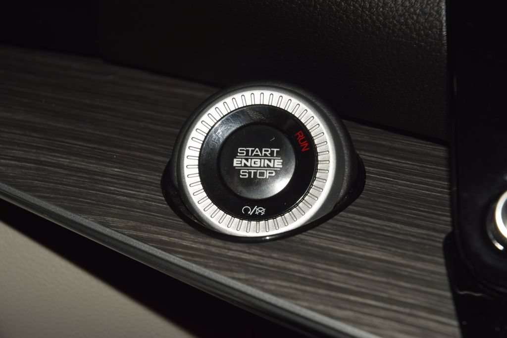 Used 2024 Jeep Wagoneer L Series III w/ Premium Group I AWD/4WD image 39