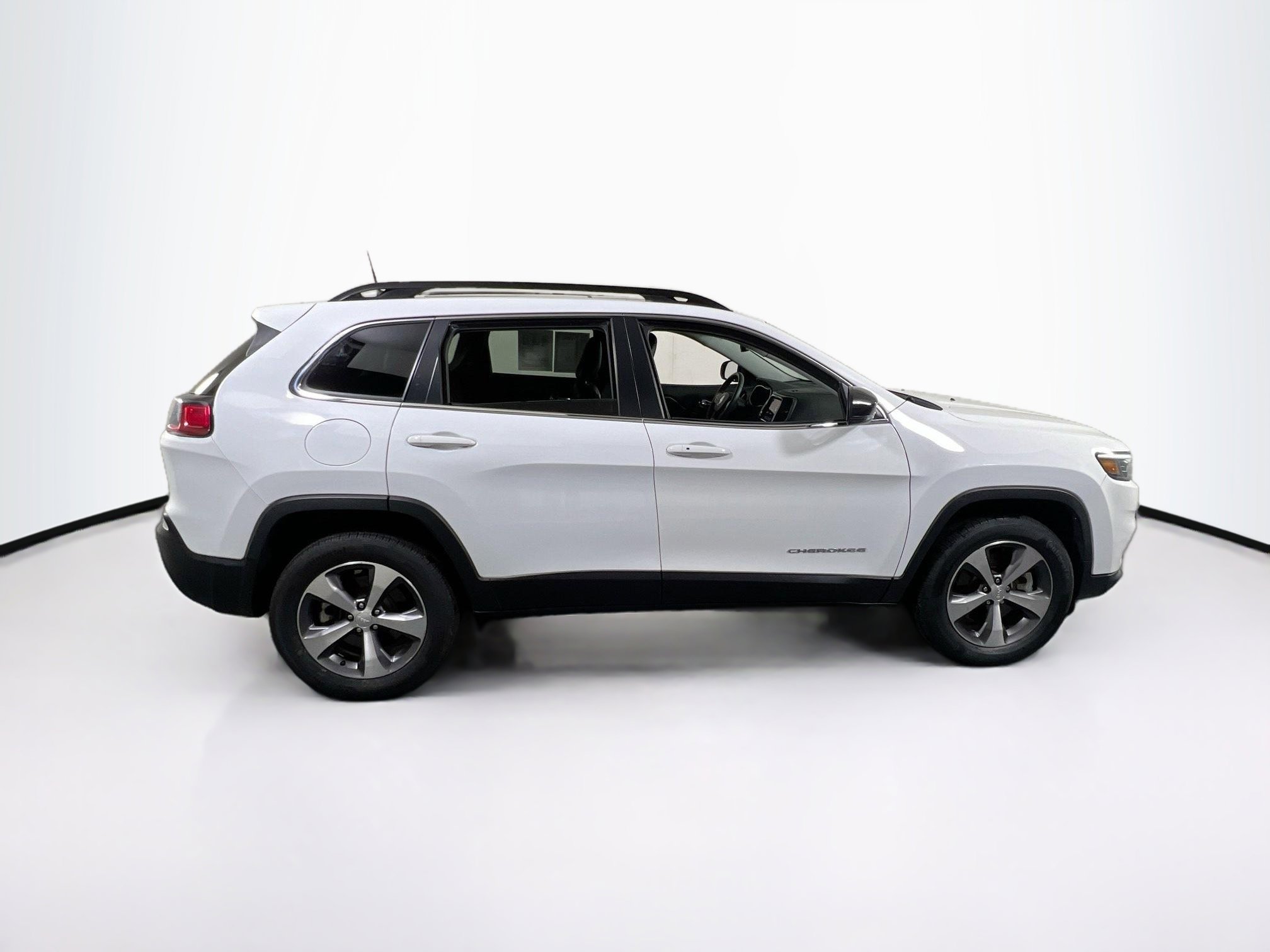 Used 2022 Jeep Cherokee Limited image 4