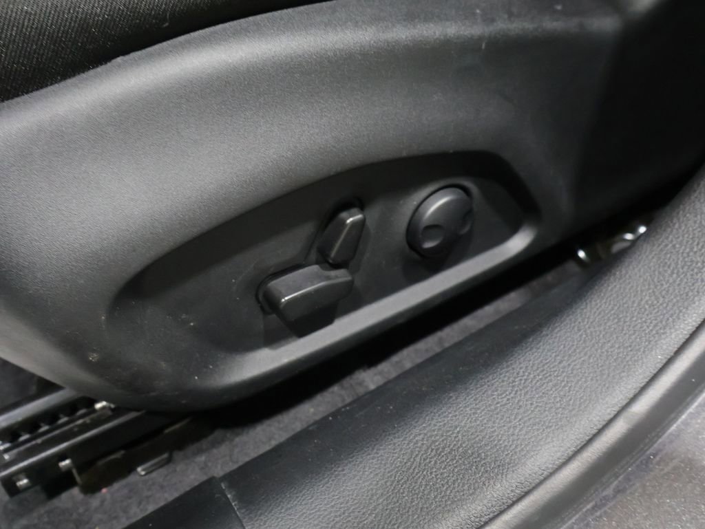 Used 2023 Jeep Compass Latitude image 12