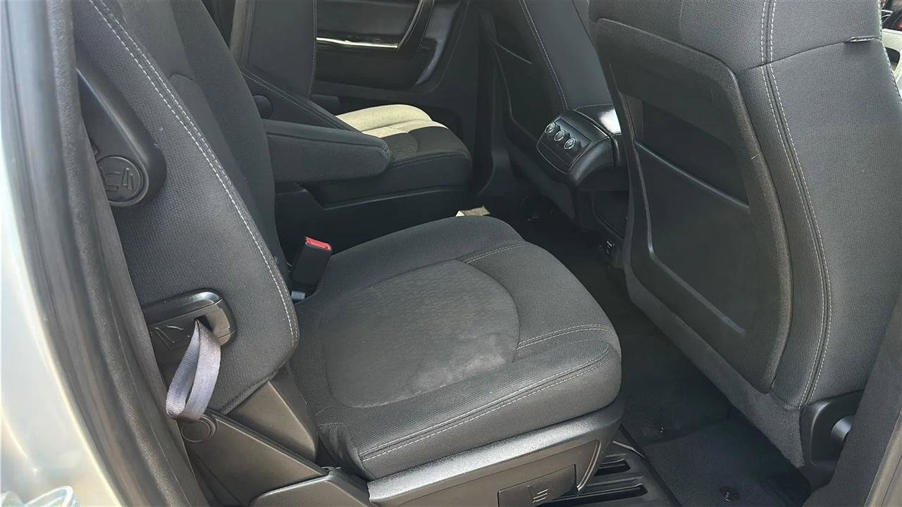 Used 2014 GMC Acadia SLE FWD image 26