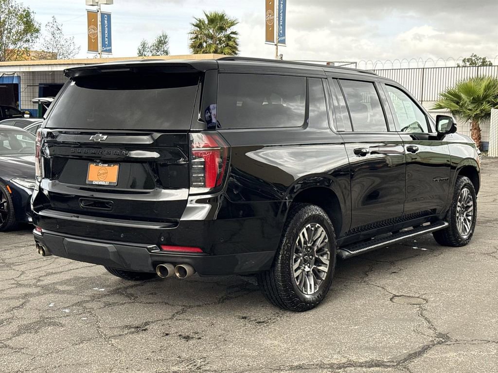Used 2025 Chevrolet Suburban Z71 image 3