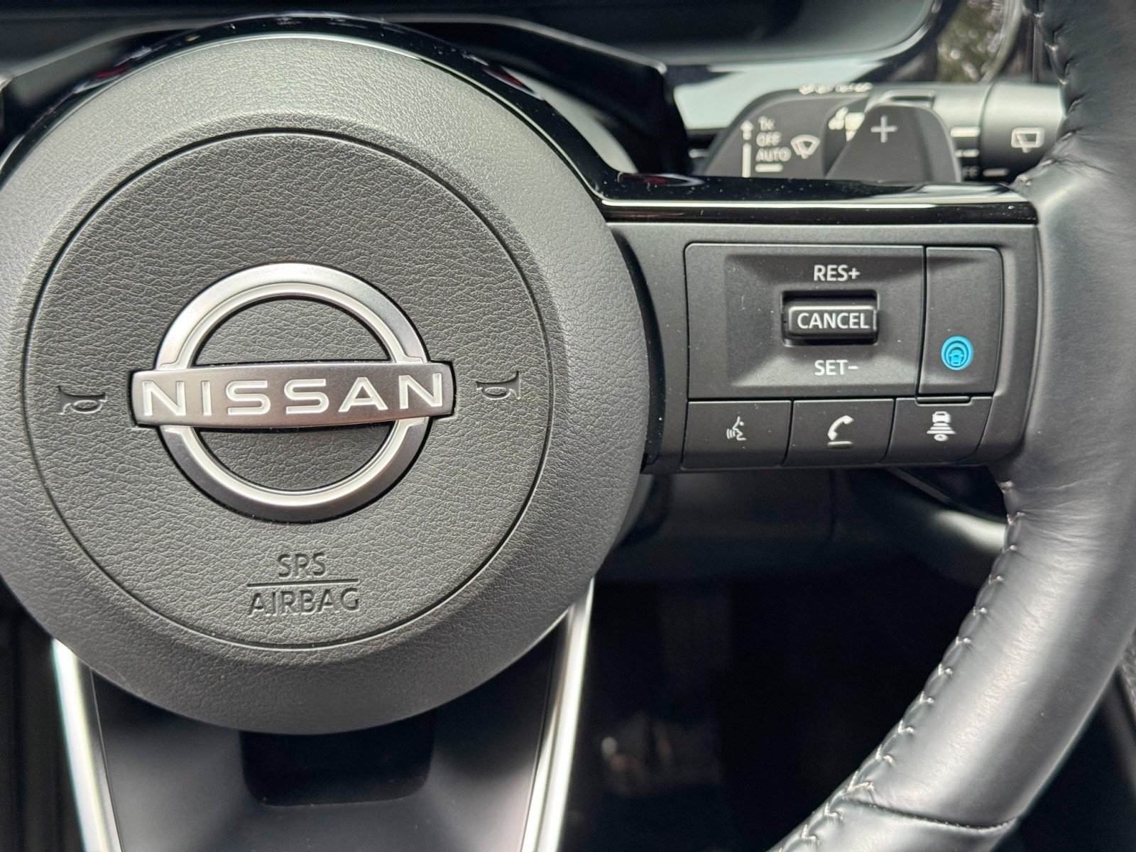 Used 2024 Nissan Pathfinder Platinum FWD image 23