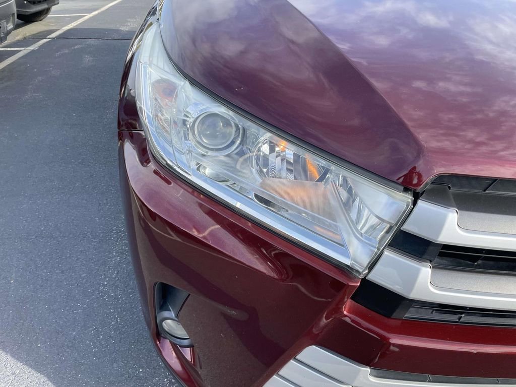 Used 2019 Toyota Highlander XLE image 16
