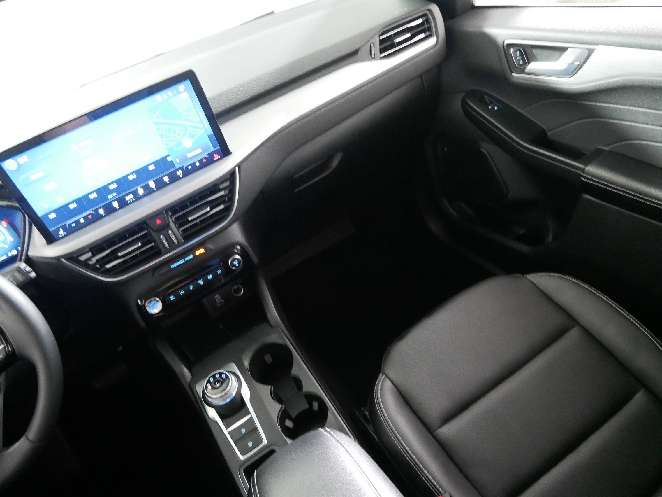 Used 2024 Ford Escape Platinum w/ Class II Trailer Tow Package image 11