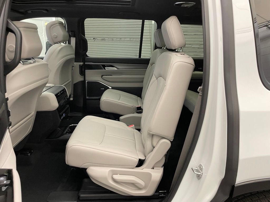 New 2026 Jeep Grand Wagoneer 2WD w/ Premium Group I image 20