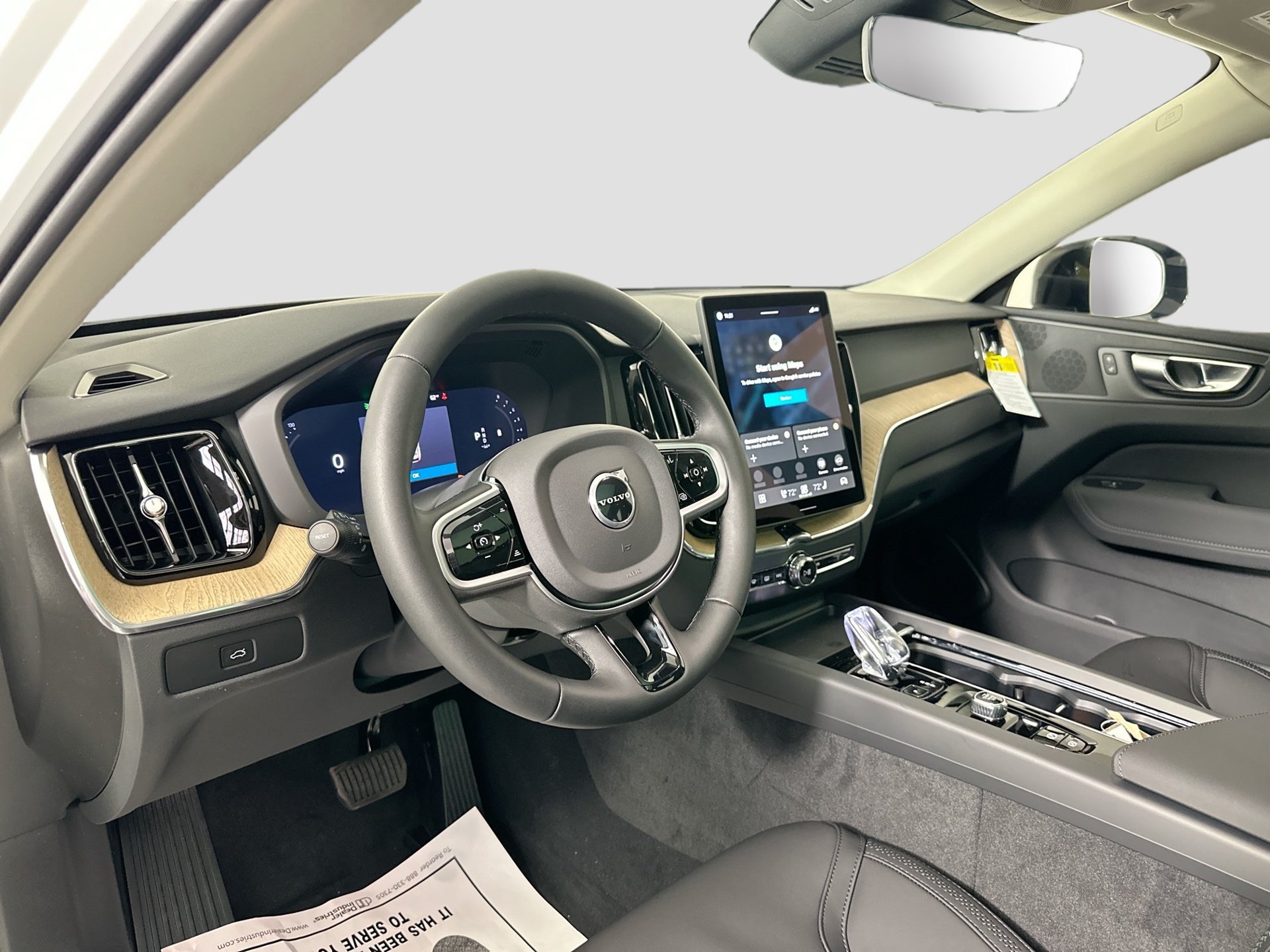 New 2026 Volvo XC60 B5 Plus w/ Protection Package Premier AWD/4WD image 10