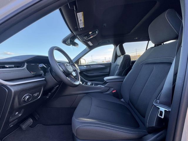 New 2025 Jeep Grand Cherokee Laredo X w/ Luxury Tech Group I image 19