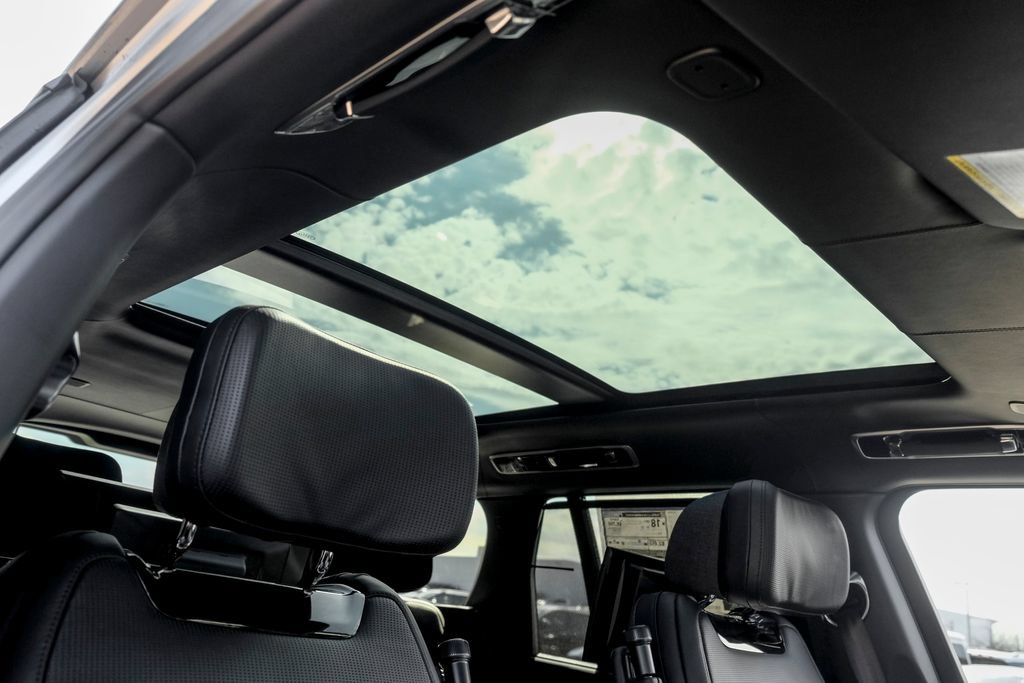 New 2026 Land Rover Range Rover SV AWD/4WD image 25