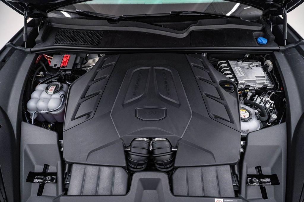 New 2026 Porsche Cayenne Turbo AWD/4WD image 30