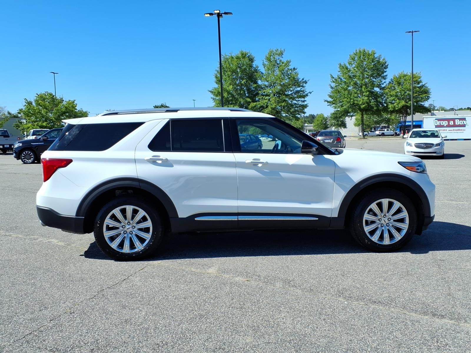Used 2023 Ford Explorer Limited w/ Equipment Group 301A AWD/4WD image 26