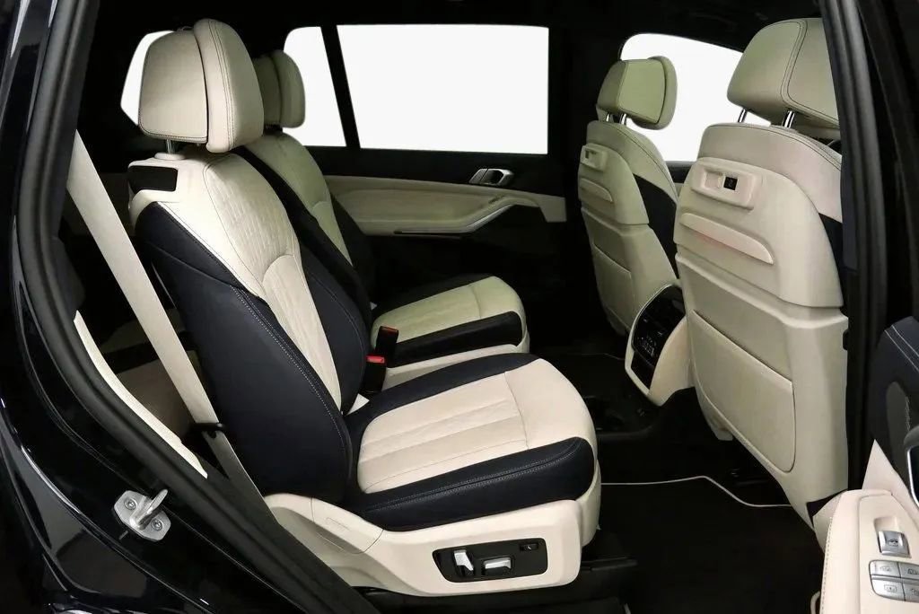 Used 2022 BMW X7 M50i image 20