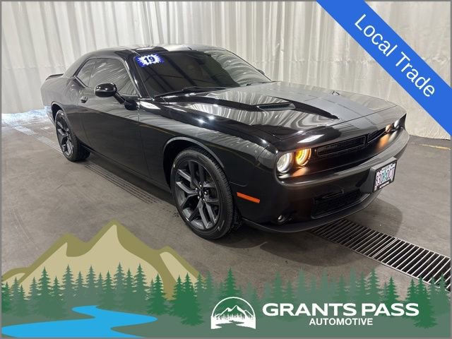 Used 2019 Dodge Challenger SXT w/ Blacktop Package image 1