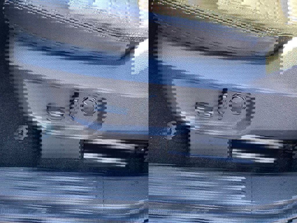 Used 2025 Ford Ranger Lariat w/ FX4 Off-Road Package image 18