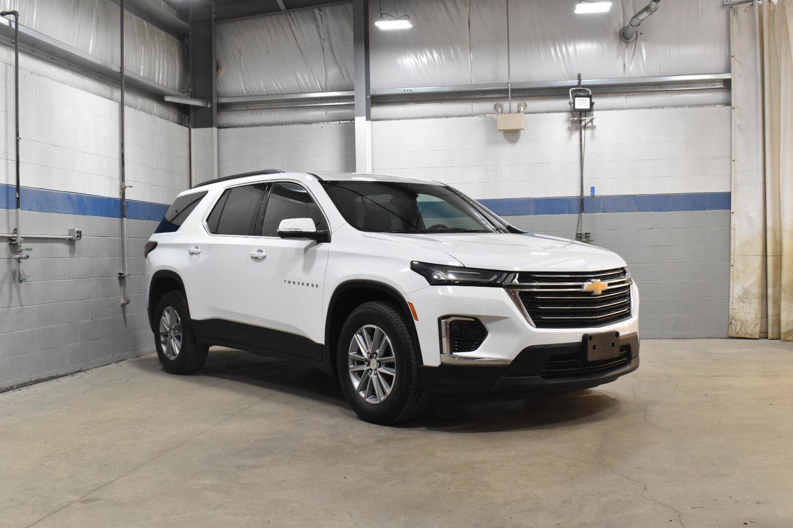 Used 2023 Chevrolet Traverse LT w/ LPO, Floor Liner Package AWD/4WD image 31
